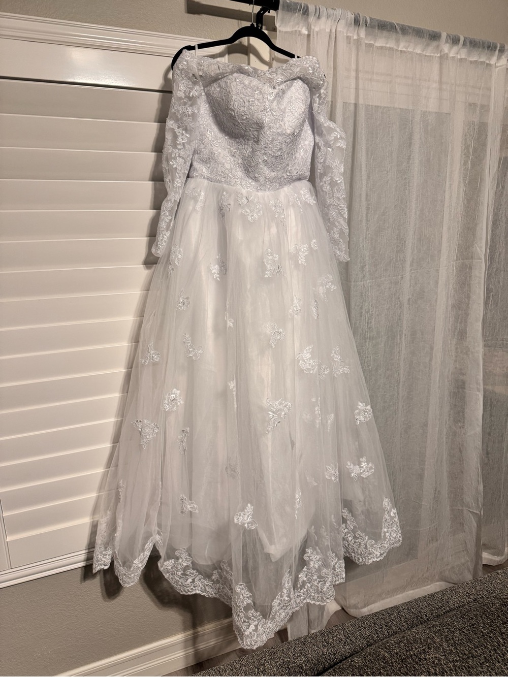 White Lace Long Sleeve Bridal Gown